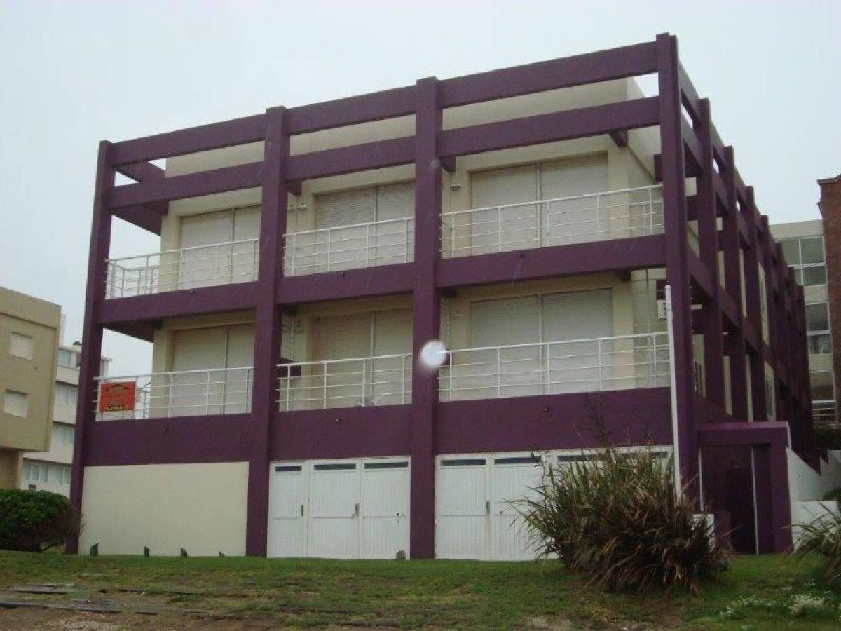 3 bedrooms Apartment in Mar del Plata, Argentina No. 76193
