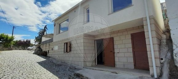 3 bedrooms House in Vila Nova de Foz Coa, Portugal No. 27969 2