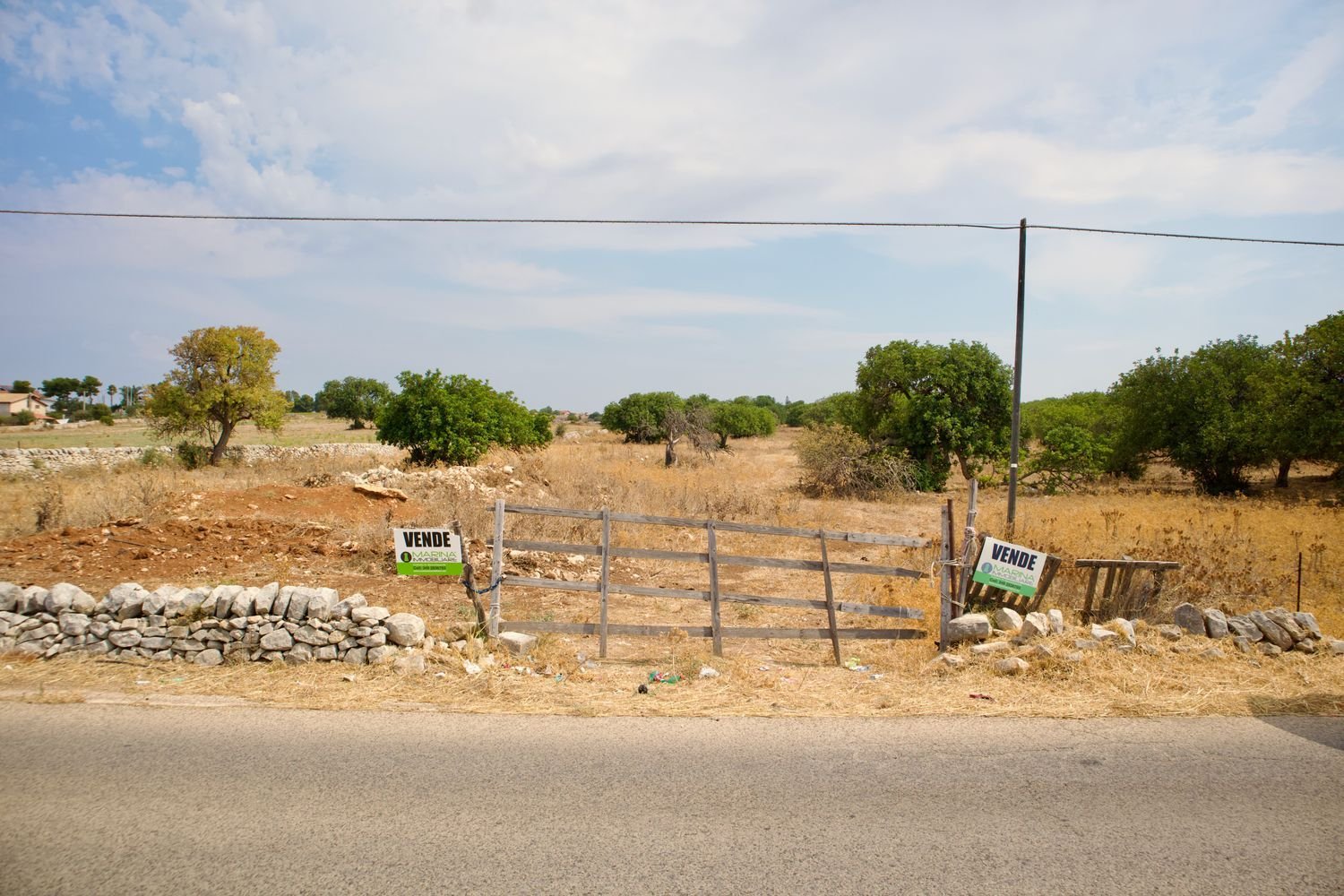 27000m² Land in Ragusa, Italy No. 177253