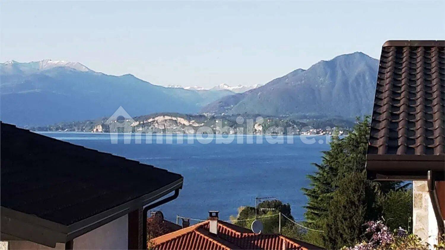 Apartamento de 2 dormitorios en Ranco, Italy No. 332587