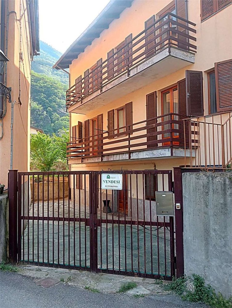 11-Zimmer Haus in Donnas, Italy, Nr. 78619