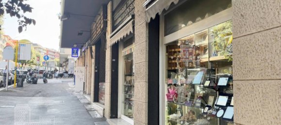 2 rooms Commercial property in Rome, Italy No. 343383 3