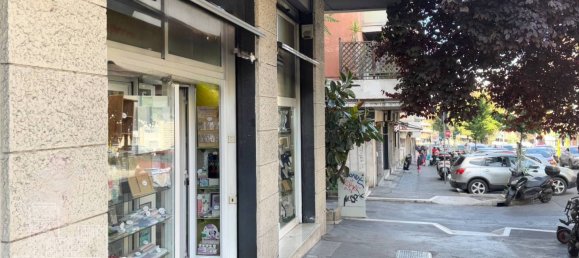 2 rooms Commercial property in Rome, Italy No. 343383 4