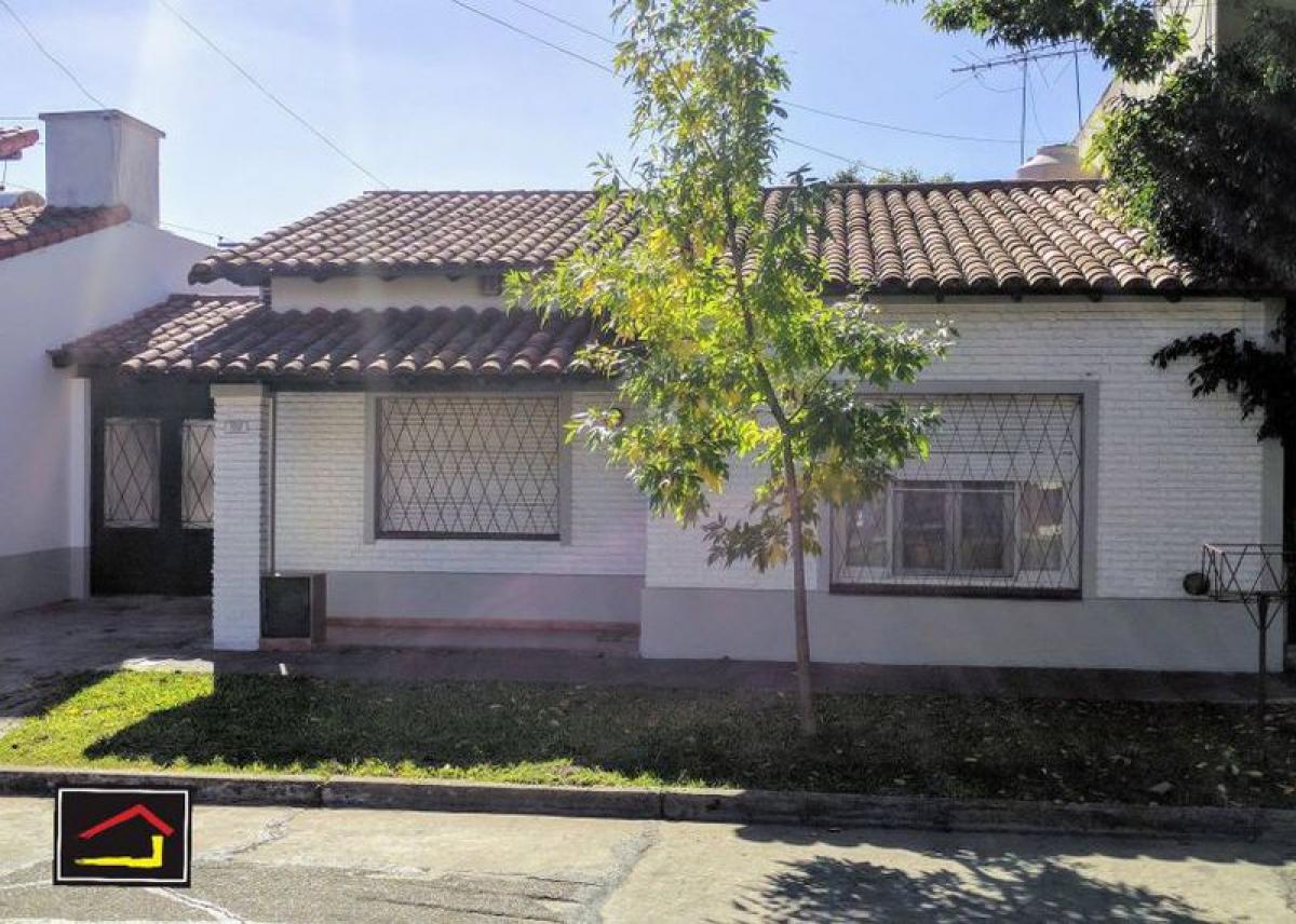 2 bedrooms House in Moron, Argentina No. 9717