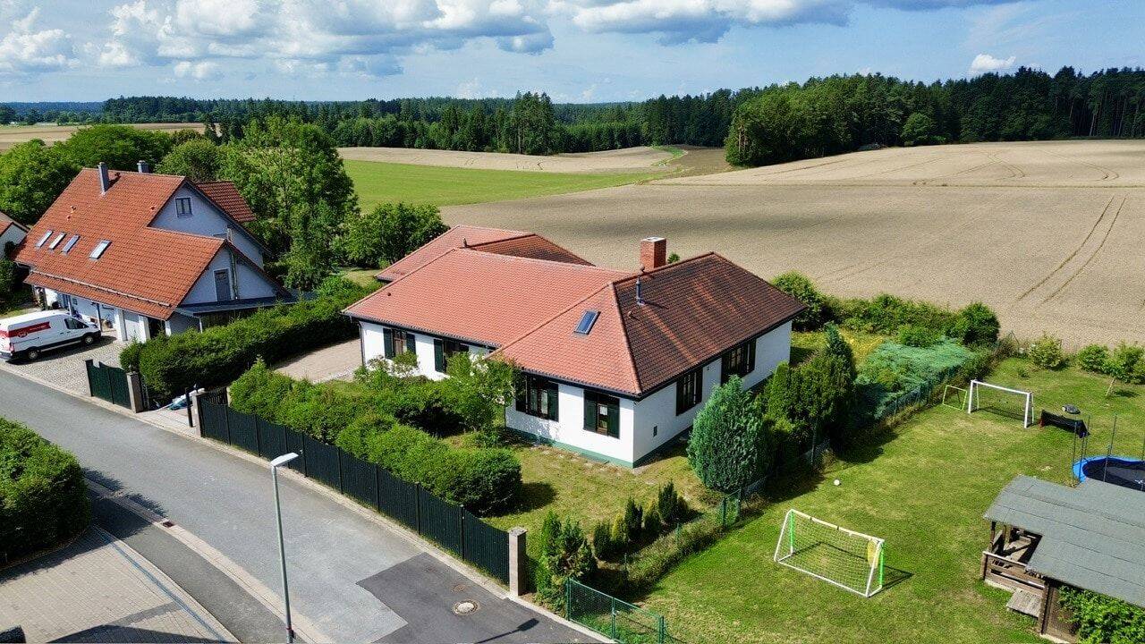 3 bedrooms Bungalow in Bayreuth, Germany No. 272331