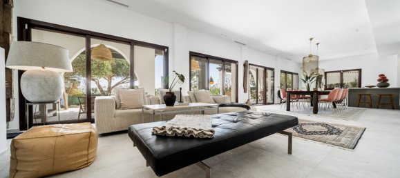 5 bedrooms Villa in Marbella, Spain No. 4821 13