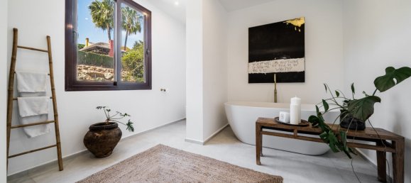 5 bedrooms Villa in Marbella, Spain No. 4821 22