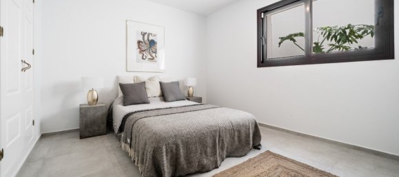 5 bedrooms Villa in Marbella, Spain No. 4821 16