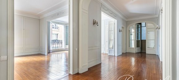 4 bedrooms Apartment in Paris, France No. 292051 3