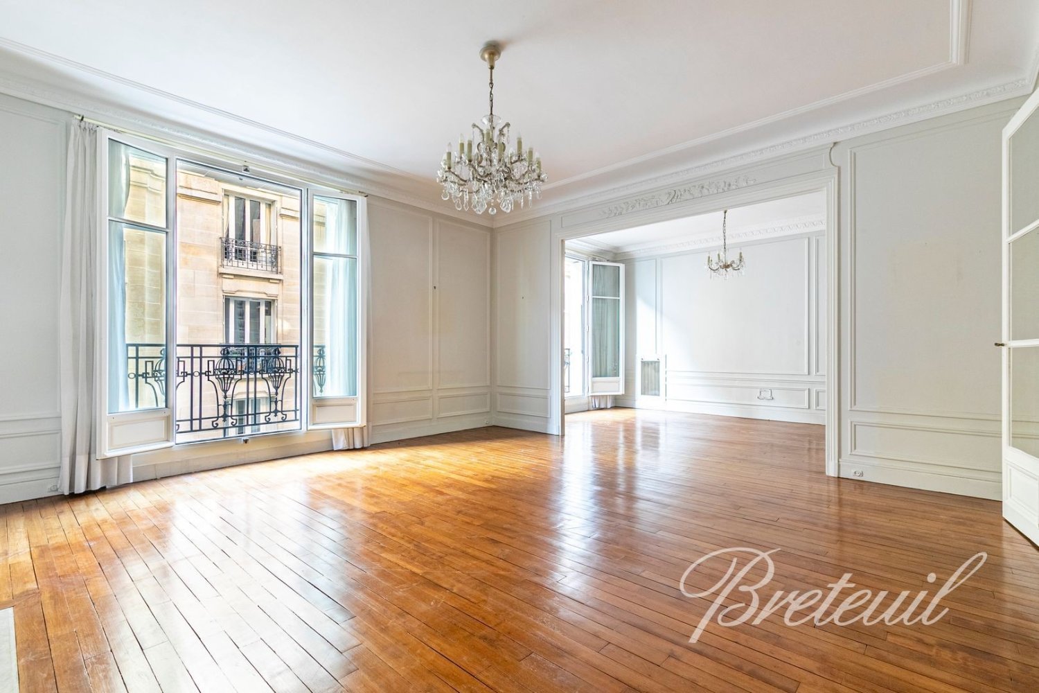 4 bedrooms Apartment in Paris, France No. 292051
