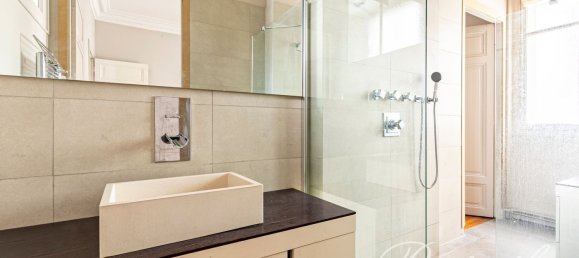 4 bedrooms Apartment in Paris, France No. 292051 12