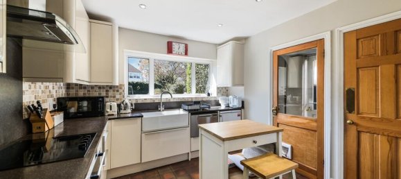 5 bedrooms House in Leatherhead, United Kingdom No. 9670 7