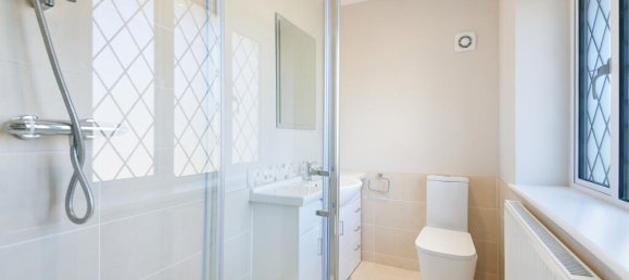 5 bedrooms House in Leatherhead, United Kingdom No. 9670 41