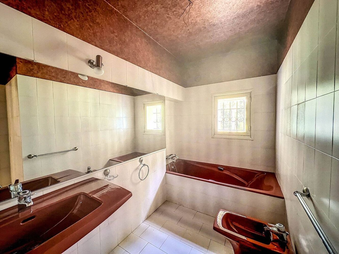  Castillos de 4 dormitorios en Avignon, France No. 355804