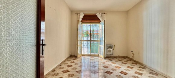 3-salle Appartement à Naples, Italy No. 100811 35