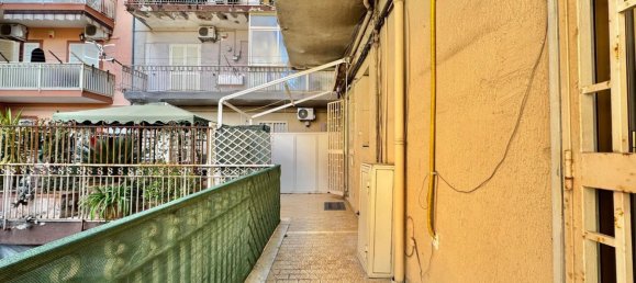 3-salle Appartement à Naples, Italy No. 100811 40