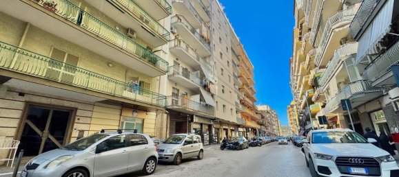 3-salle Appartement à Naples, Italy No. 100811 50