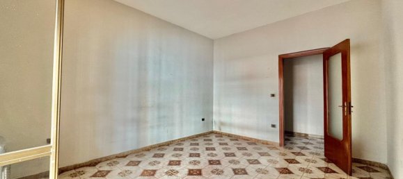 3-salle Appartement à Naples, Italy No. 100811 19
