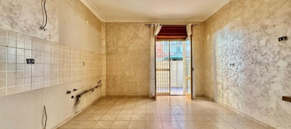 3-salle Appartement à Naples, Italy No. 100811 18