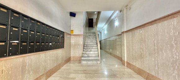 3-salle Appartement à Naples, Italy No. 100811 48