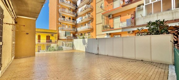 3-salle Appartement à Naples, Italy No. 100811 7