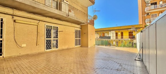 3-salle Appartement à Naples, Italy No. 100811 29