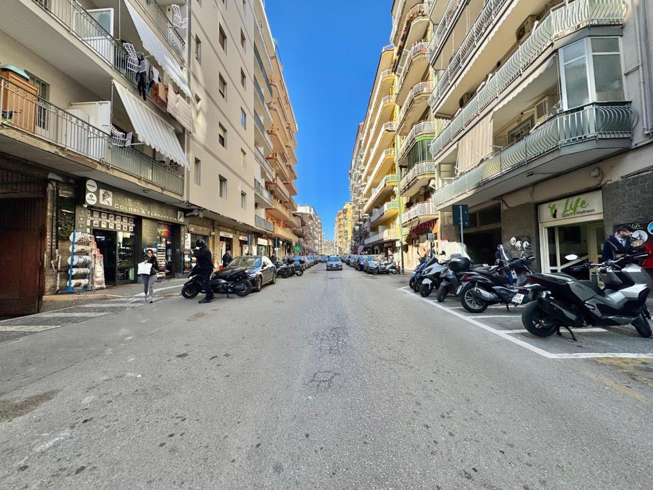 3-salle Appartement à Naples, Italy No. 100811