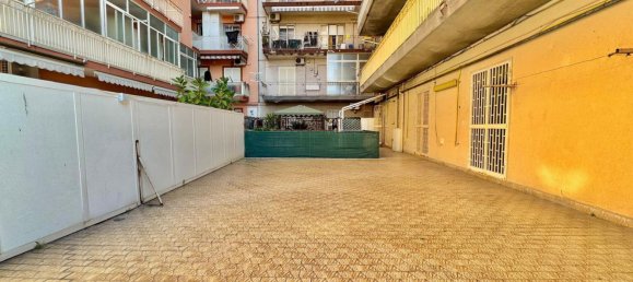 3-salle Appartement à Naples, Italy No. 100811 6