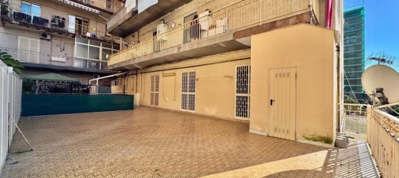 3-salle Appartement à Naples, Italy No. 100811 27