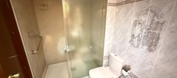 4 bedrooms Apartment in Zaragoza, Spain No. 137395 16