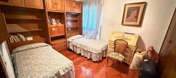 4 bedrooms Apartment in Zaragoza, Spain No. 137395 8