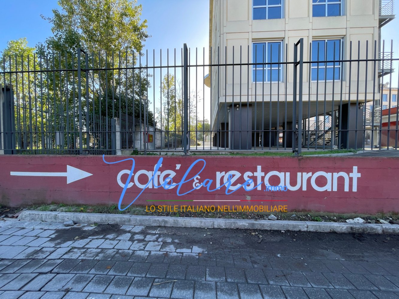 3 rooms Commercial property in Rome, Italy No. 165244