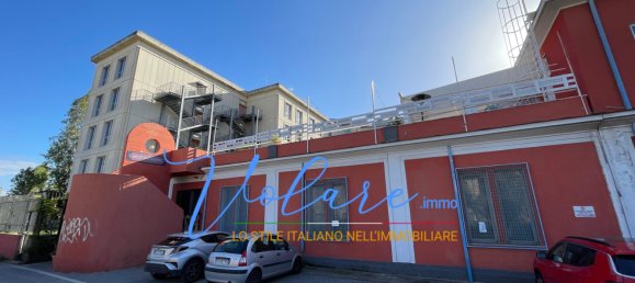 3 rooms Commercial property in Rome, Italy No. 165244 4