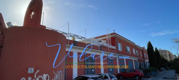 3 rooms Commercial property in Rome, Italy No. 165244 3