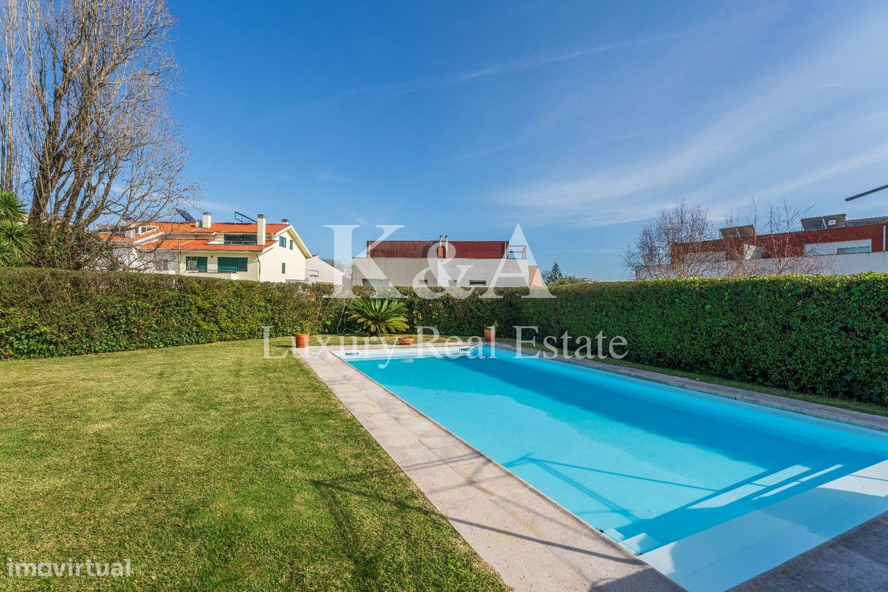 Дом с 5 спальнями в Порту, Португалия № 205514