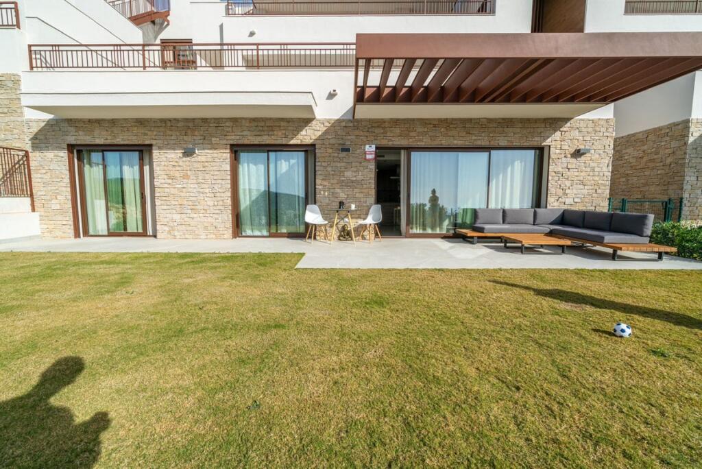 Apartamento de 2 dormitorios en Istán, Spain No. 183229