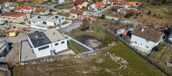 Terrain à Quinchaes, Portugal 900m² No. 27311 3