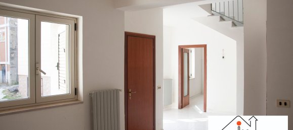 Casa de 5 habitaciónes en Montefredane, Italy No. 162195 13