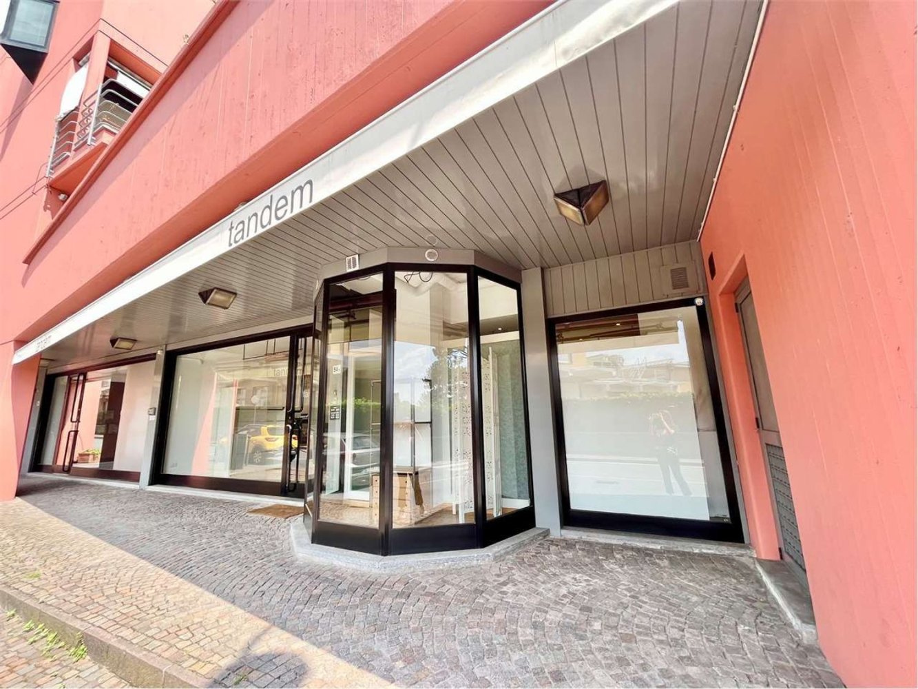 2-Zimmer Gewerbliche Immobilie in Barzanò, Italy, Nr. 82028