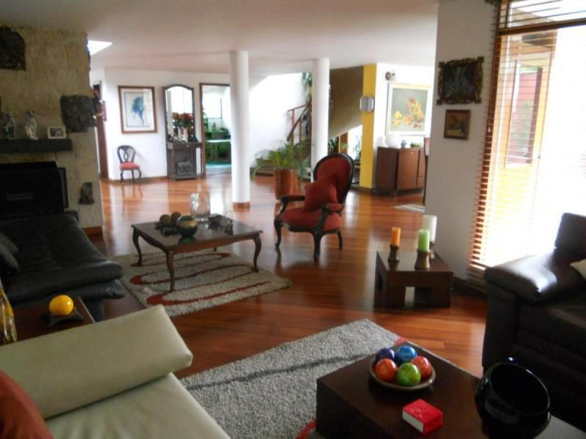 Casa de 4 dormitorios en Bogotá, Colombia No. 13993
