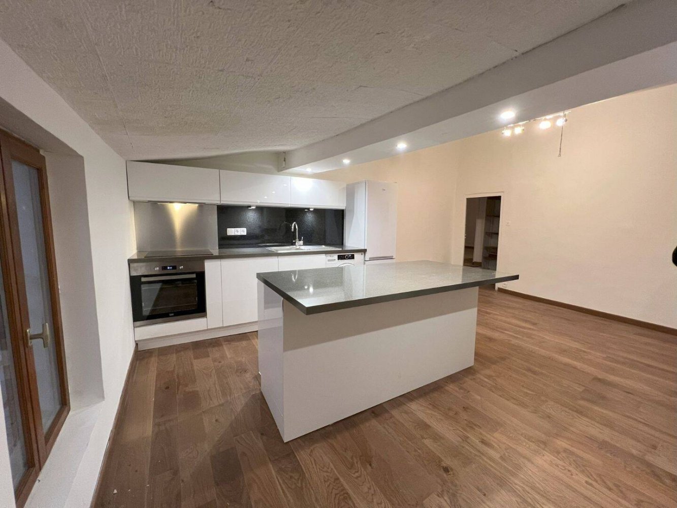 2 bedrooms Apartment in Aix-en-Provence, France No. 327999