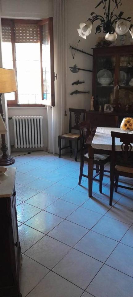4 rooms House in Campi Bisenzio, Italy No. 28650