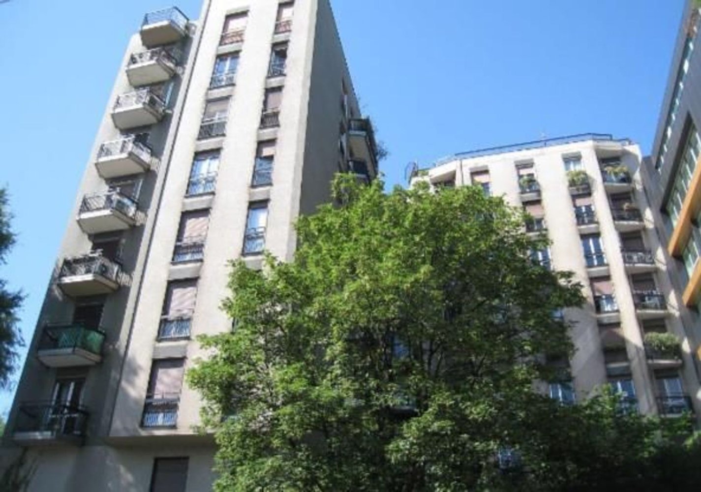 Квартира с 3 комнатами в Милан, Италия № 246115