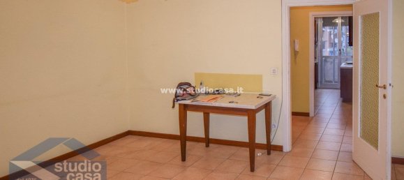 3 rooms Apartment in Lodi, Italy No. 183985 3