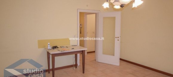 3 rooms Apartment in Lodi, Italy No. 183985 13