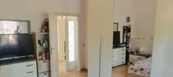 3 rooms Apartment in Castelfranco Piandiscò, Italy No. 284970 9