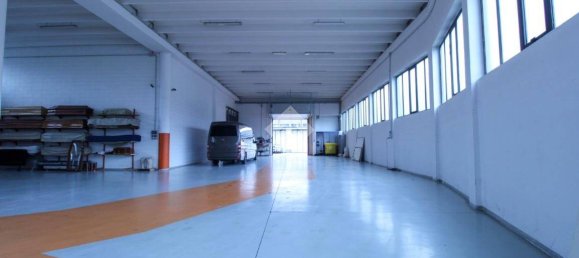 Склад с 5 комнатами в Суэлло, Италия № 159931 14