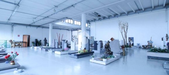 Склад с 5 комнатами в Суэлло, Италия № 159931 9