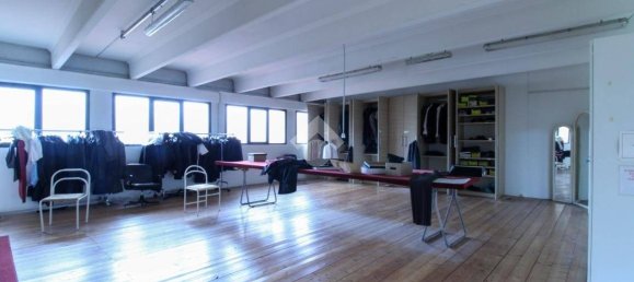 Склад с 5 комнатами в Суэлло, Италия № 159931 10