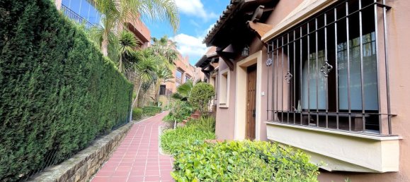 3 bedrooms Villa in Estepona, Spain No. 146294 3